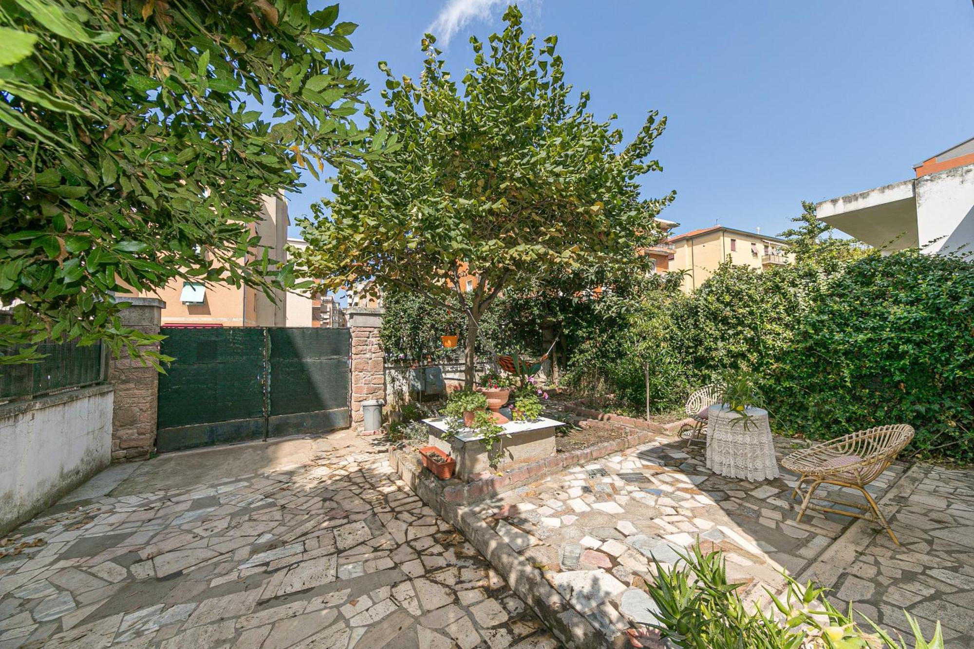 Appartamento Con Giardino A Due Passi Dal Mare Piombino Exterior foto